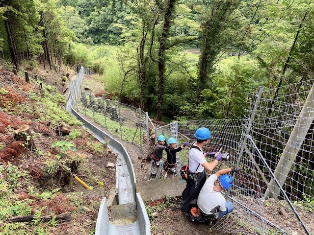 急傾斜及び段地への施工