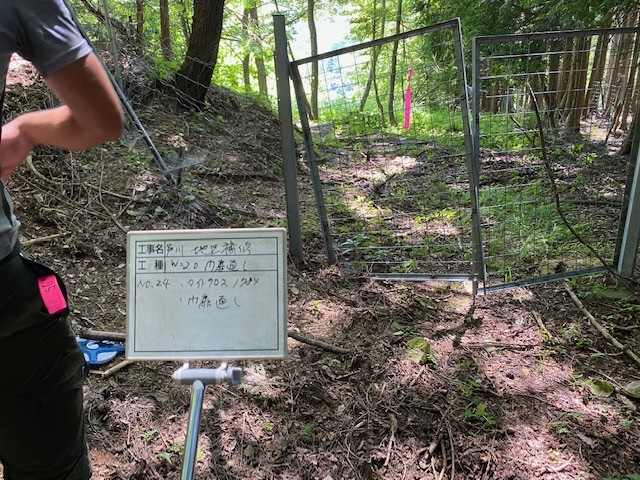 門扉も壊れてました