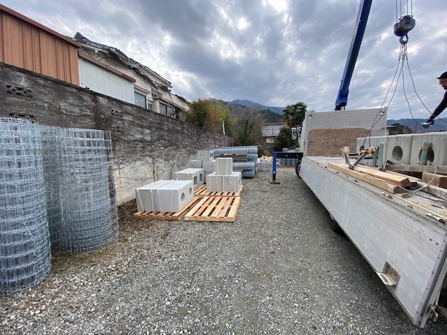 基礎ブロック搬入